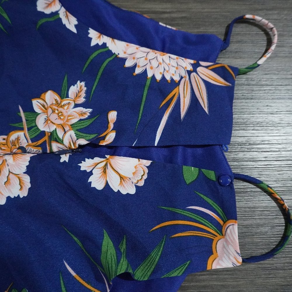 Beautiful Pattern Dress - Picture 2 of 3